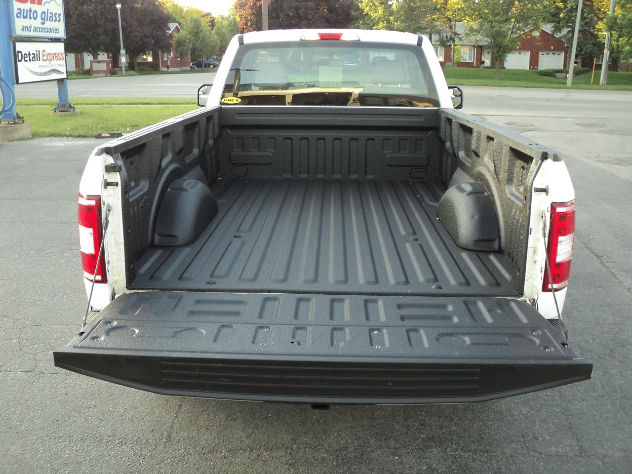 2019 Ford F-150 XL  RegCab 2WD 3.3L6cylGas 8' Box BackUpCam - Photo #7