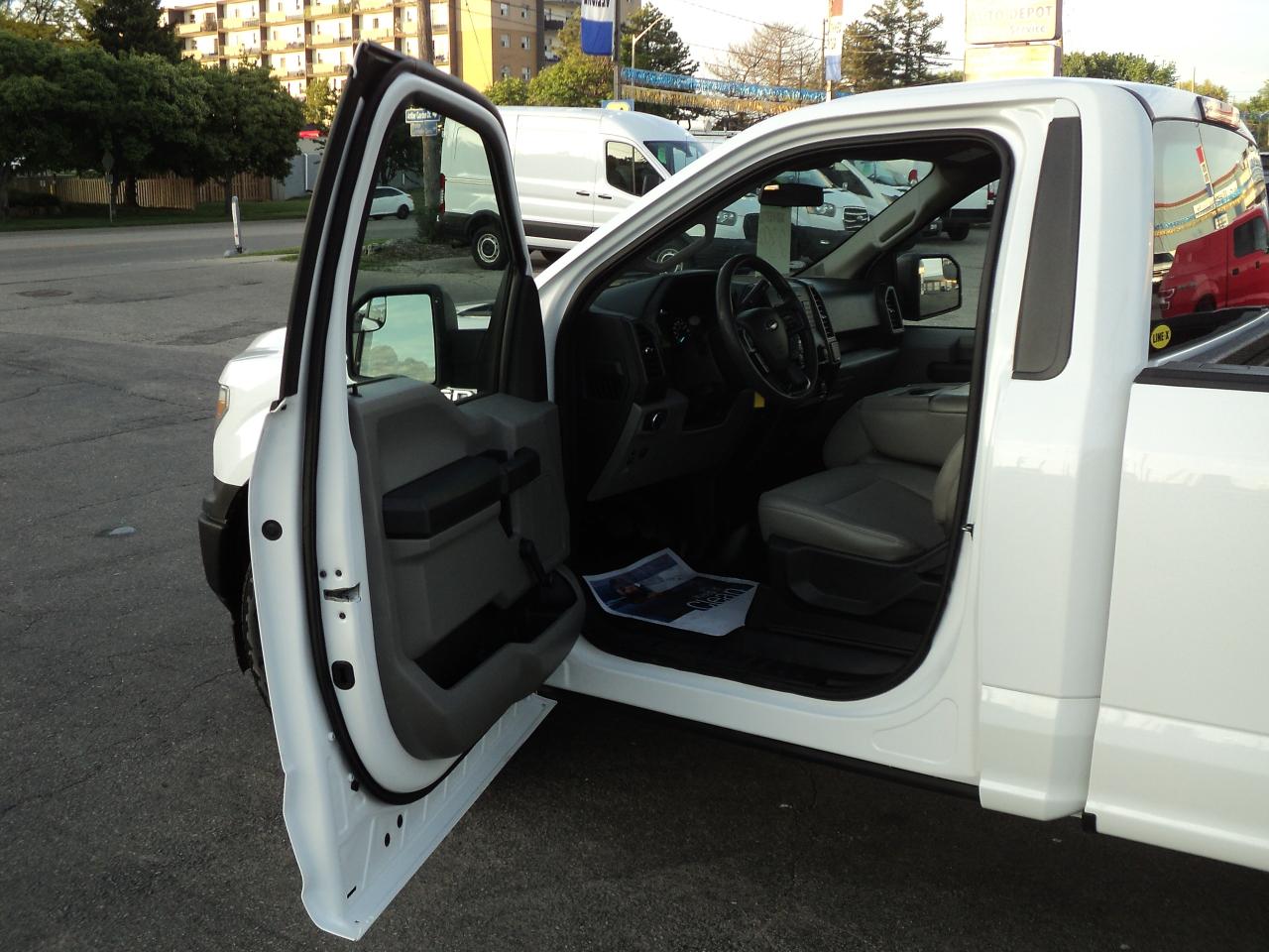 2019 Ford F-150 XL  RegCab 2WD 3.3L6cylGas 8' Box BackUpCam - Photo #10