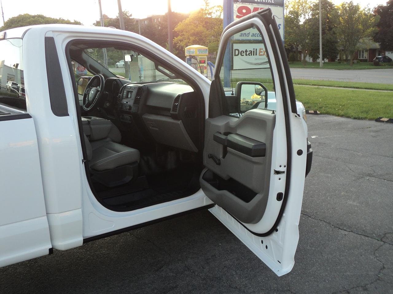 2019 Ford F-150 XL  RegCab 2WD 3.3L6cylGas 8' Box BackUpCam - Photo #9