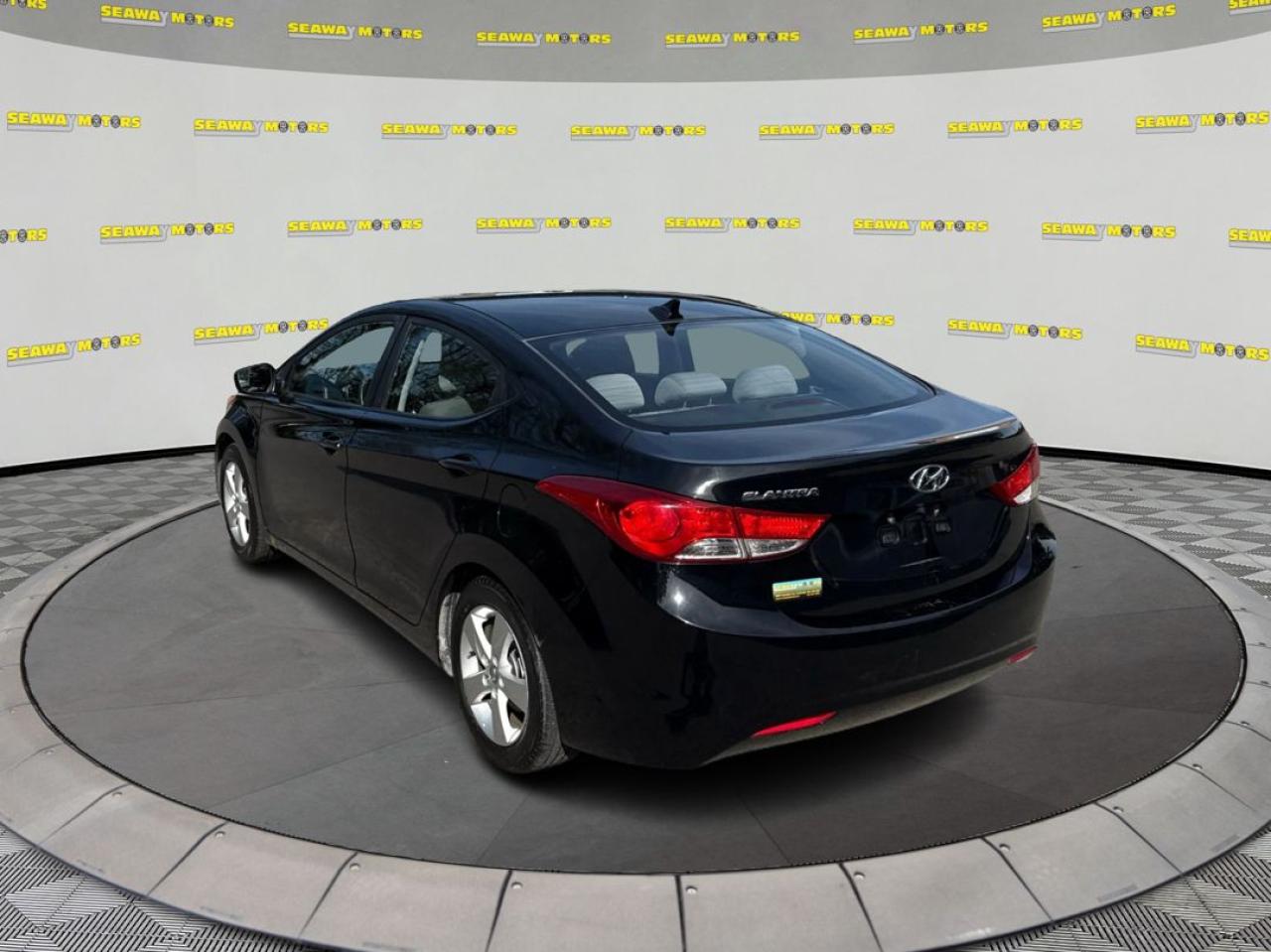 2012 Hyundai Elantra  - Photo #4