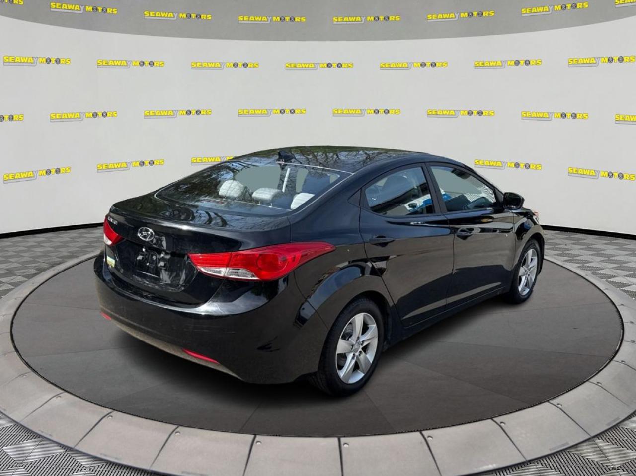 2012 Hyundai Elantra  - Photo #2