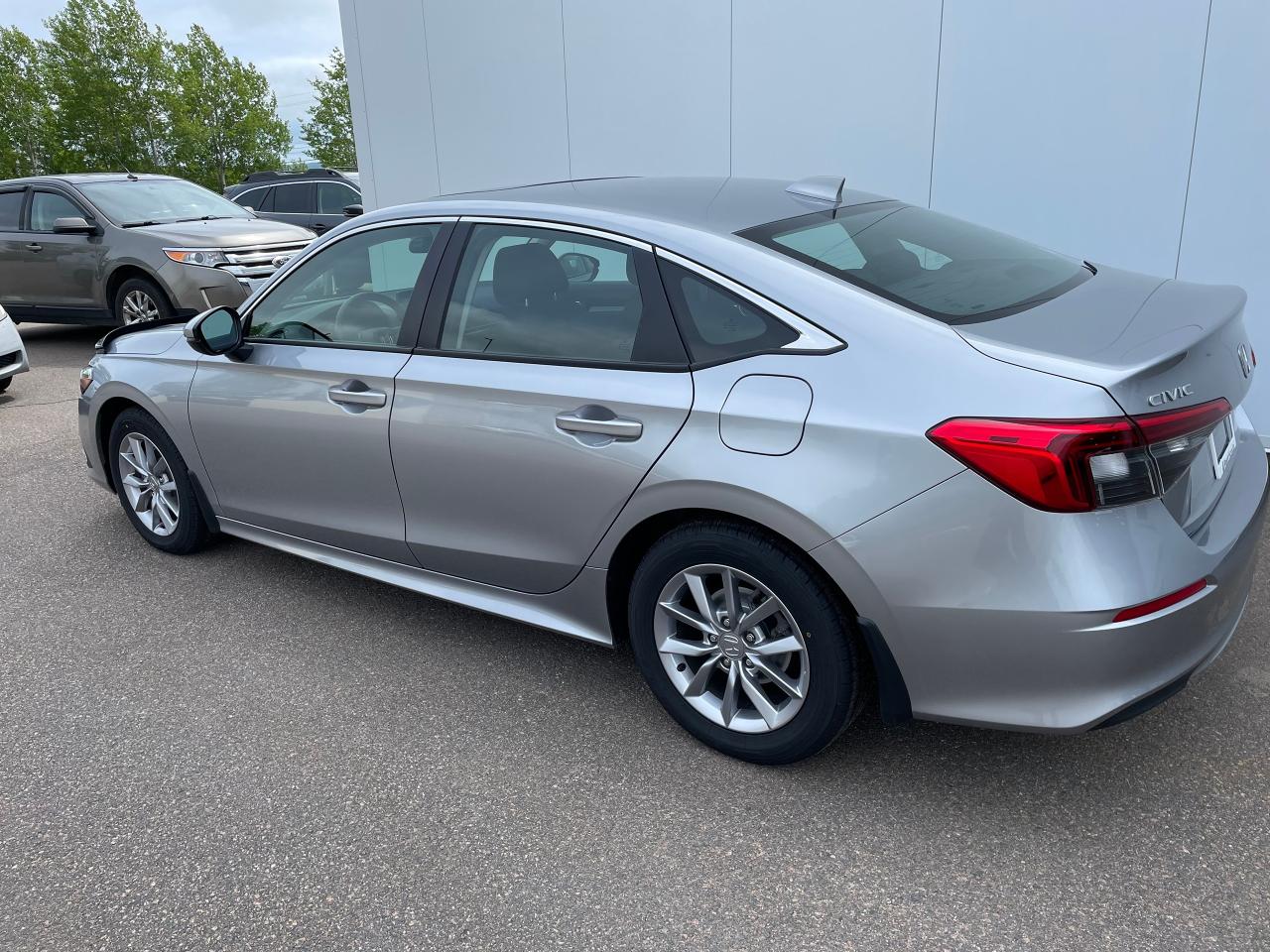 2022 Honda Civic Sedan EX Photo2