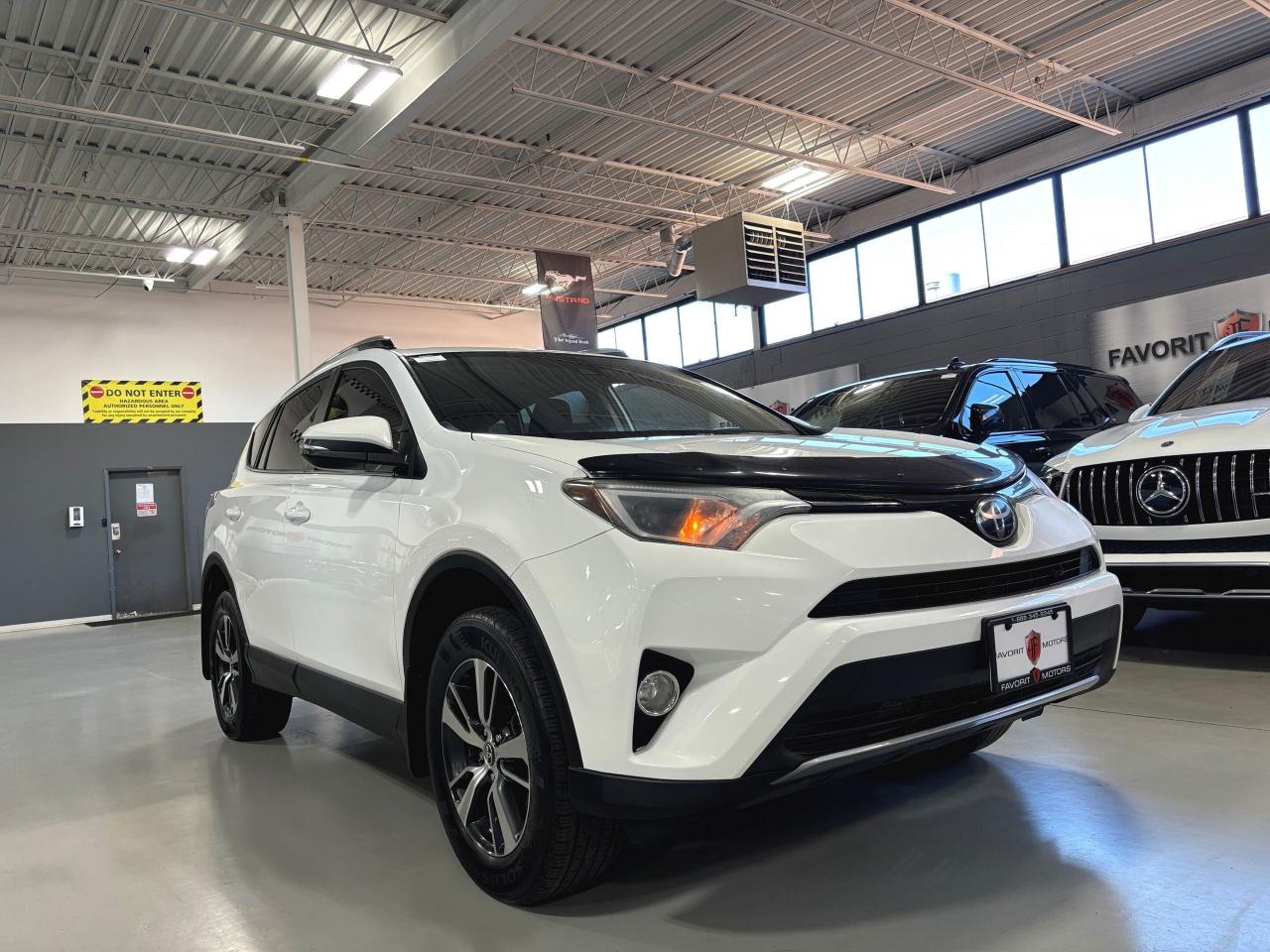 2017 Toyota RAV4 XLE AWD|ALLOYS|SUNROOF|BACKUPCAM|HEATEDSEATS|ECO|+ - Photo #2