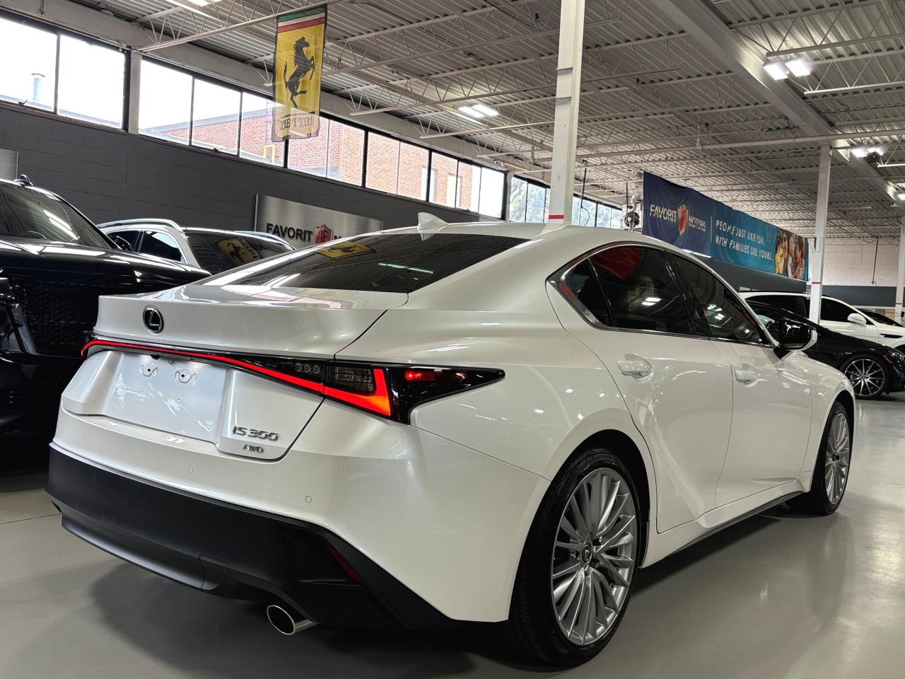 2021 Lexus IS IS 300|AWD|REDLEATHER|NAV|SUNROOF|360CAM|ALLOYS|++ - Photo #4
