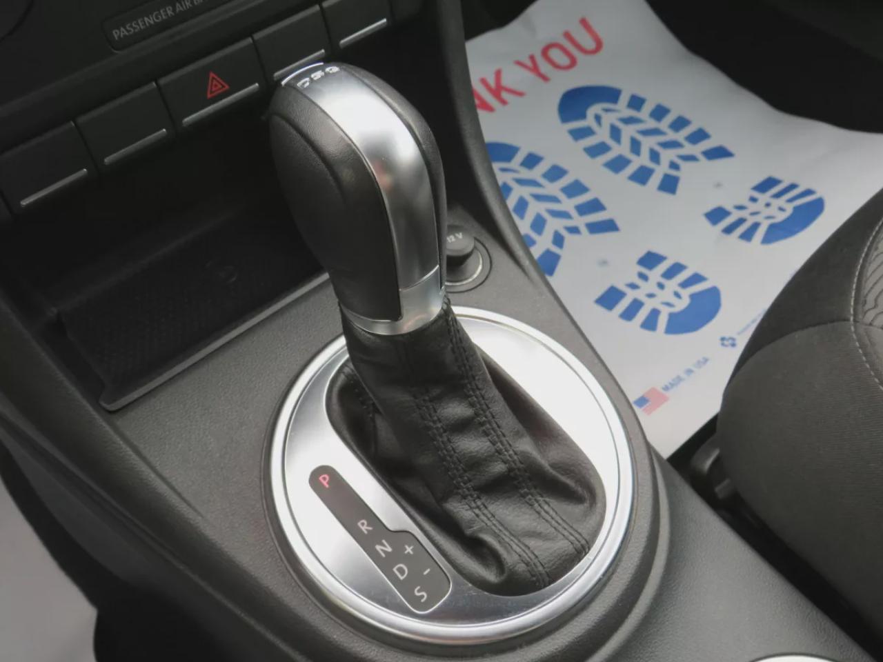 2014 Volkswagen Beetle Coupe TDI Comfortline (**LOW LOW KMS ON THIS SWEET BUG!!!**CLEAN CARFAX**DIESEL**ALLOY RIMS**AUTOMATIC** POWER WINDOWS**POWER LOCKS**BLUETOOTH**AM/FM/CD PLAYER**HEATED SEATS**) Photo