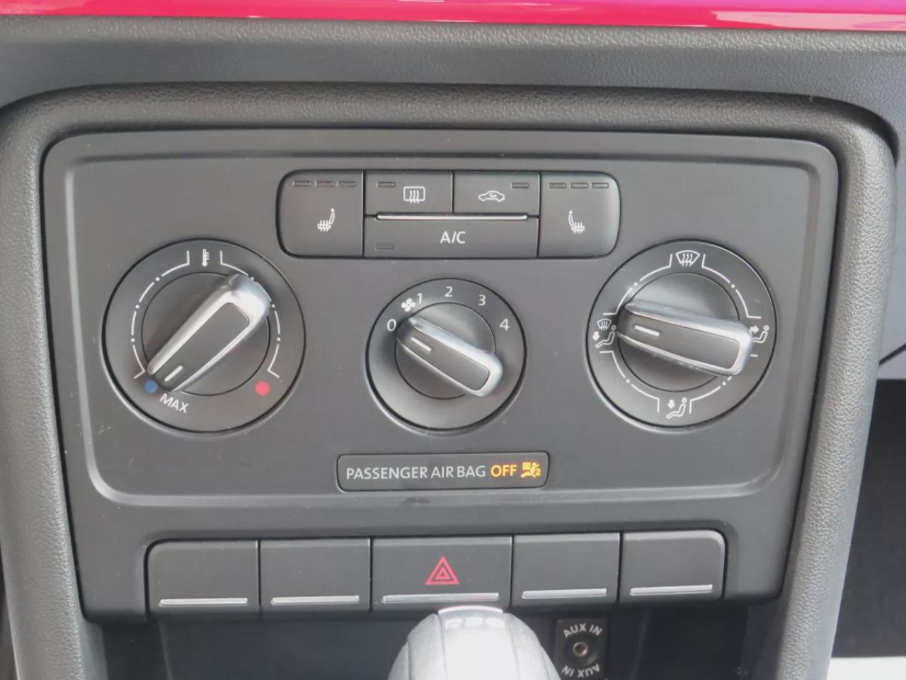 2014 Volkswagen Beetle Coupe TDI Comfortline (**LOW LOW KMS ON THIS SWEET BUG!!!**CLEAN CARFAX**DIESEL**ALLOY RIMS**AUTOMATIC** POWER WINDOWS**POWER LOCKS**BLUETOOTH**AM/FM/CD PLAYER**HEATED SEATS**) Photo