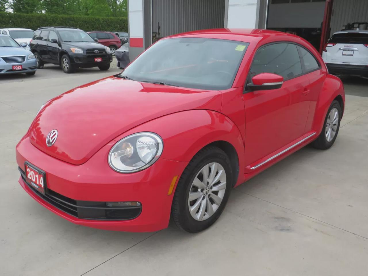 2014 Volkswagen Beetle Coupe TDI Comfortline (**LOW LOW KMS ON THIS SWEET BUG!!!**CLEAN CARFAX**DIESEL**ALLOY RIMS**AUTOMATIC** POWER WINDOWS**POWER LOCKS**BLUETOOTH**AM/FM/CD PLAYER**HEATED SEATS**) Photo