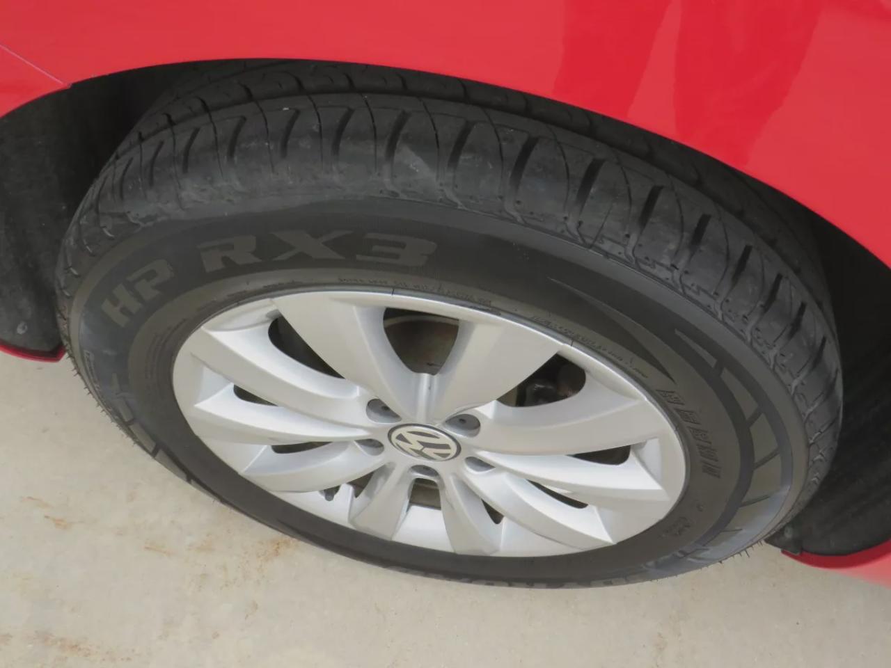 2014 Volkswagen Beetle Coupe TDI Comfortline (**LOW LOW KMS ON THIS SWEET BUG!!!**CLEAN CARFAX**DIESEL**ALLOY RIMS**AUTOMATIC** POWER WINDOWS**POWER LOCKS**BLUETOOTH**AM/FM/CD PLAYER**HEATED SEATS**) Photo