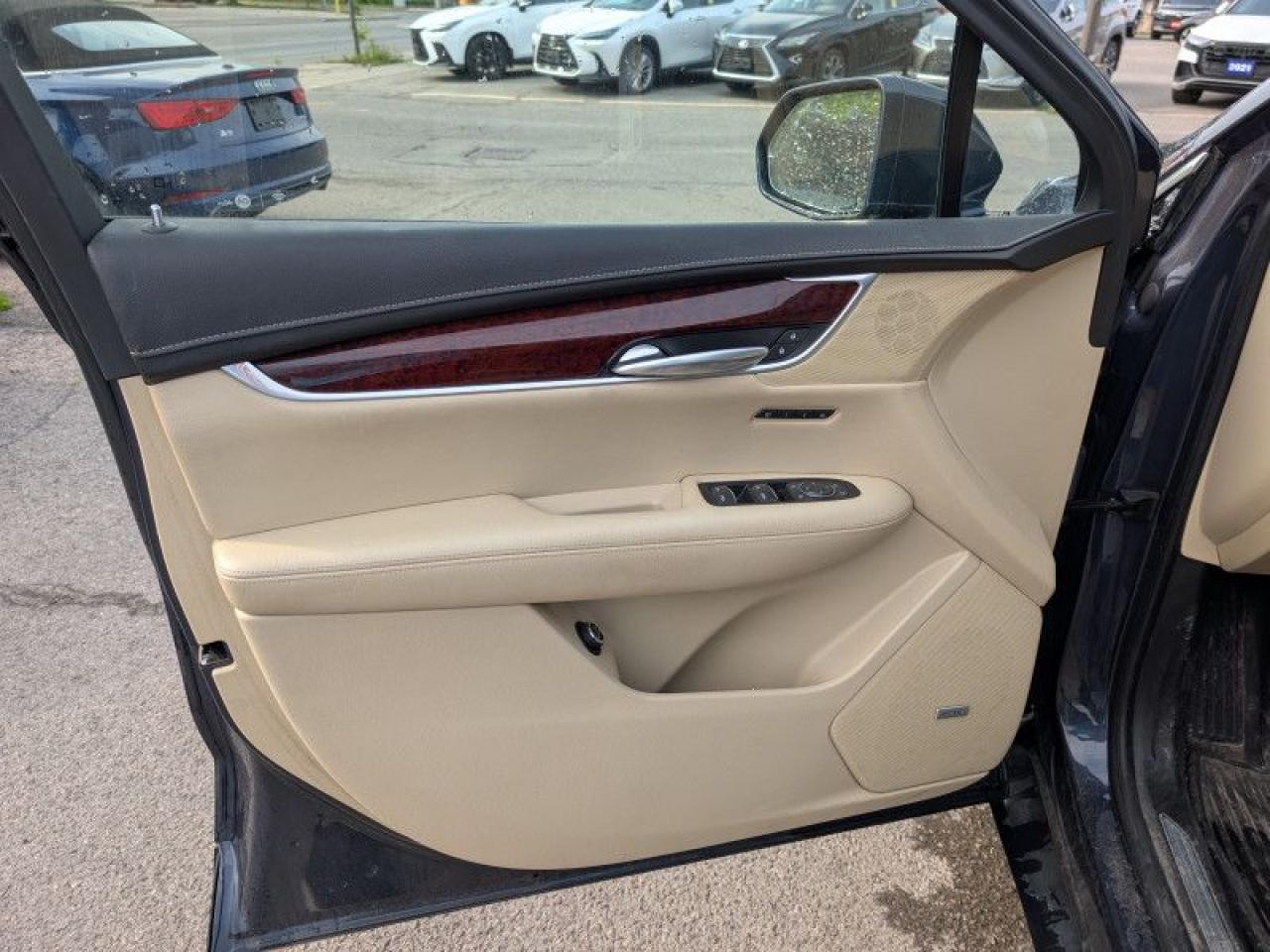 2018 Cadillac XT5 Luxury AWD  **LOW KMS - NO ACCIDENTS** Photo