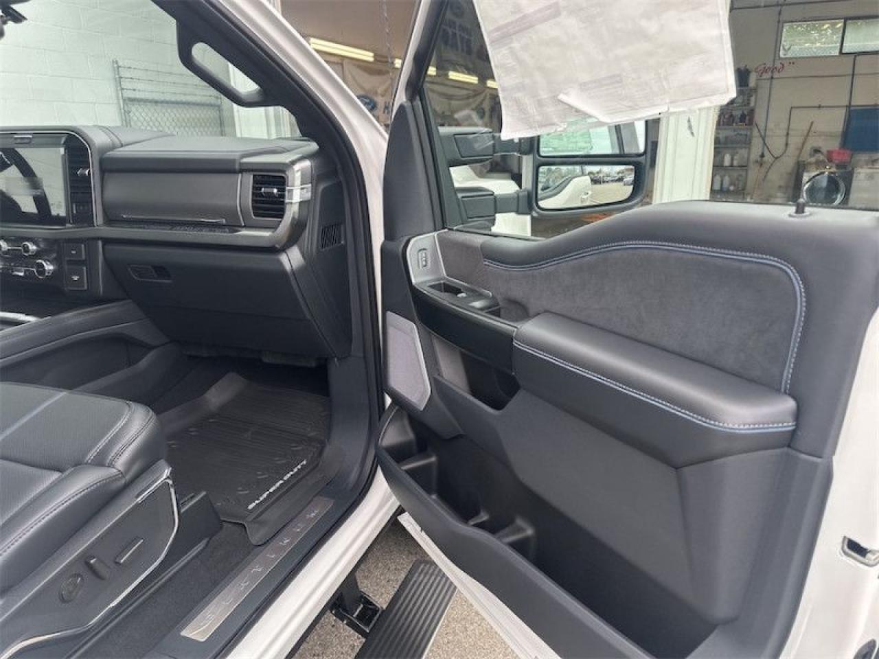 2025 Ford F-350 Super Duty Platinum  - Leather Seats Photo