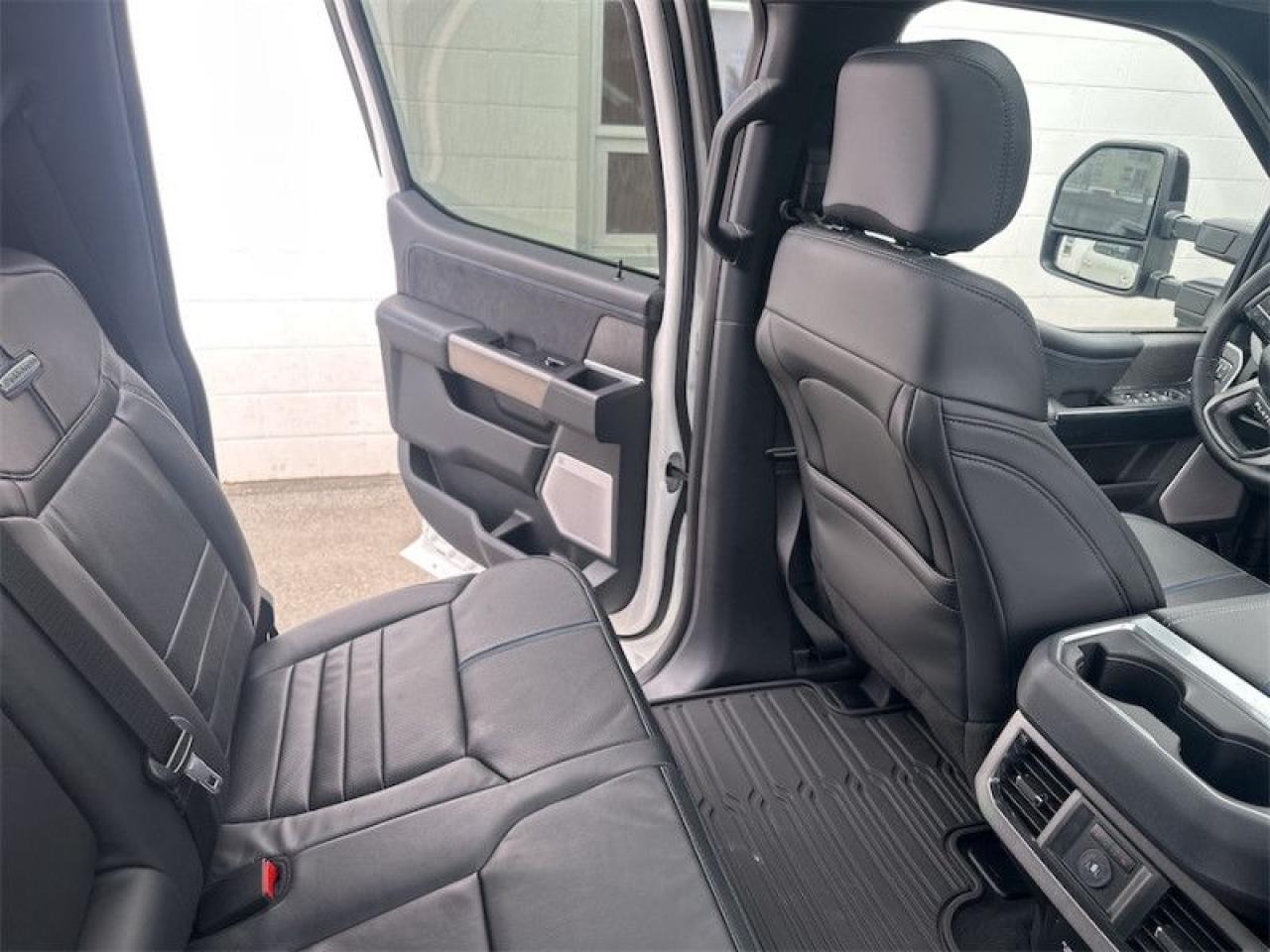 2025 Ford F-350 Super Duty Platinum  - Leather Seats Photo5