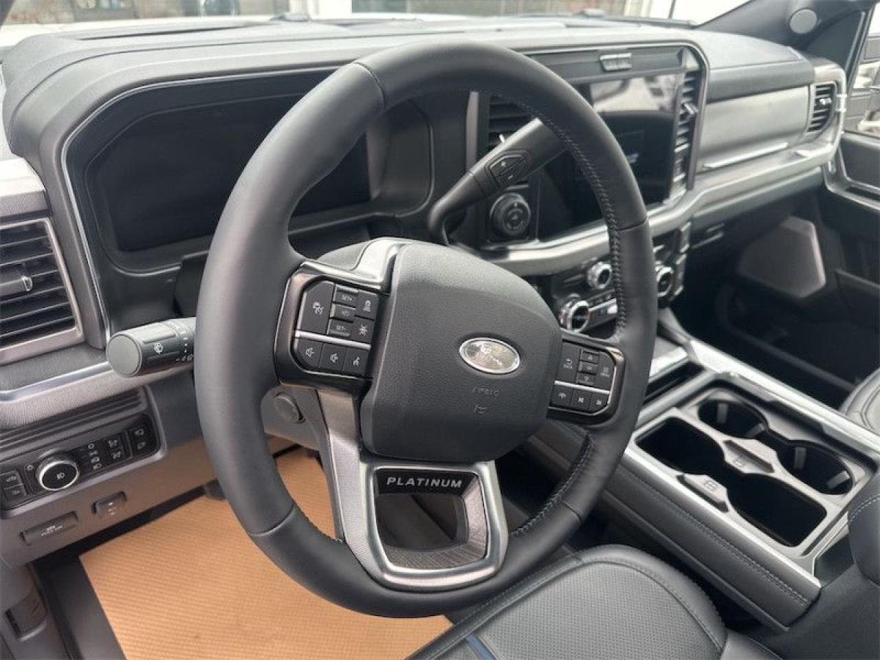 2025 Ford F-350 Super Duty Platinum  - Leather Seats Photo5