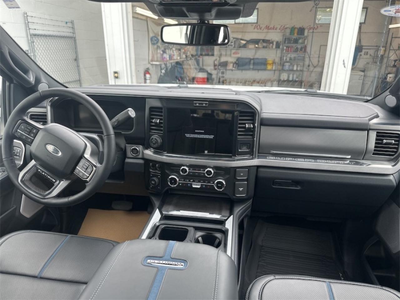 2025 Ford F-350 Super Duty Platinum  - Leather Seats Photo3