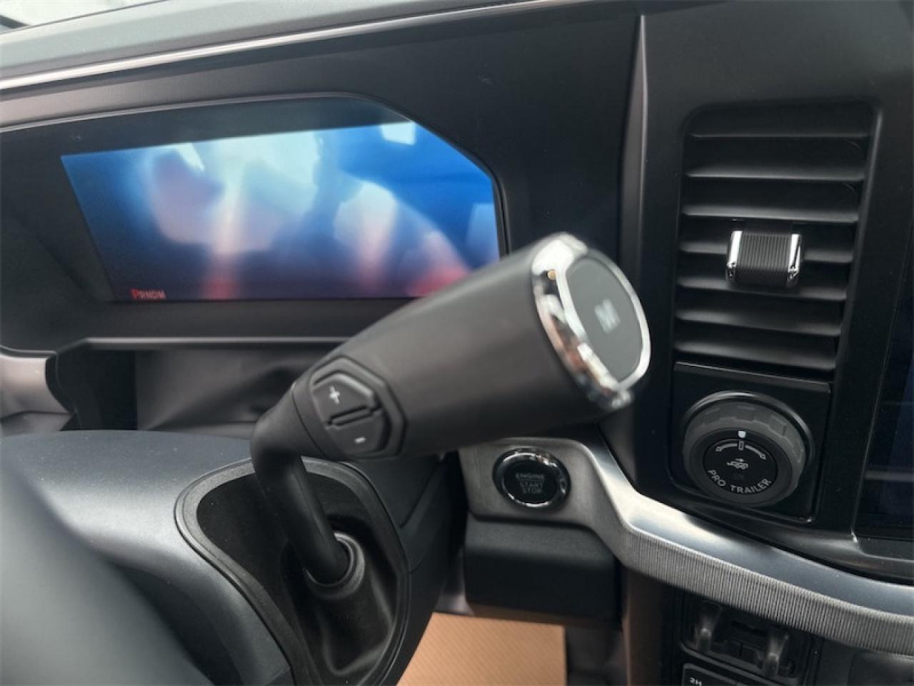 2025 Ford F-350 Super Duty Platinum  - Leather Seats Photo5