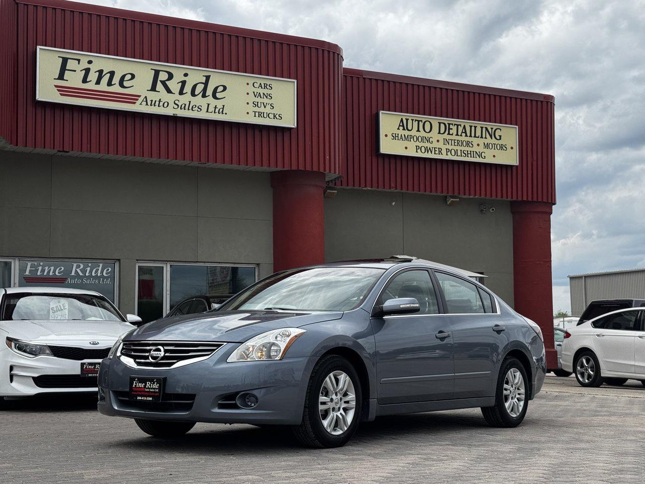 Used 2010 Nissan Altima SL for sale in West Saint Paul, MB