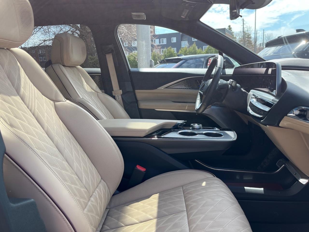 2026 Cadillac LYRIQ LYRIQ-V Premium  LYRIQ V!! AWD, 650 HP, BLACK REDE CALIPERS Photo