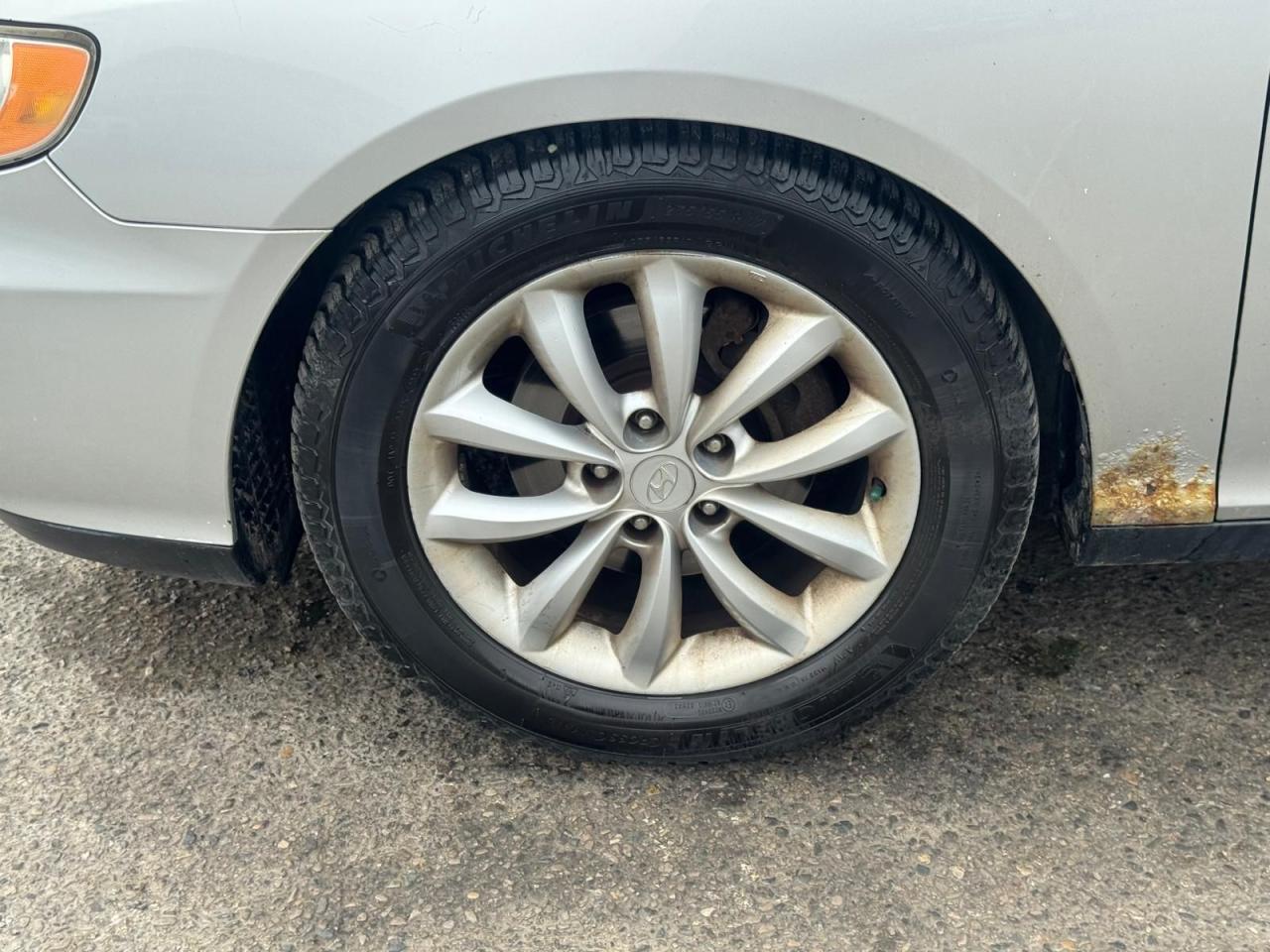 2006 Hyundai Azera AS IS, PREMIUM, WELL SERVICED, RUNS GREAT - Photo #16