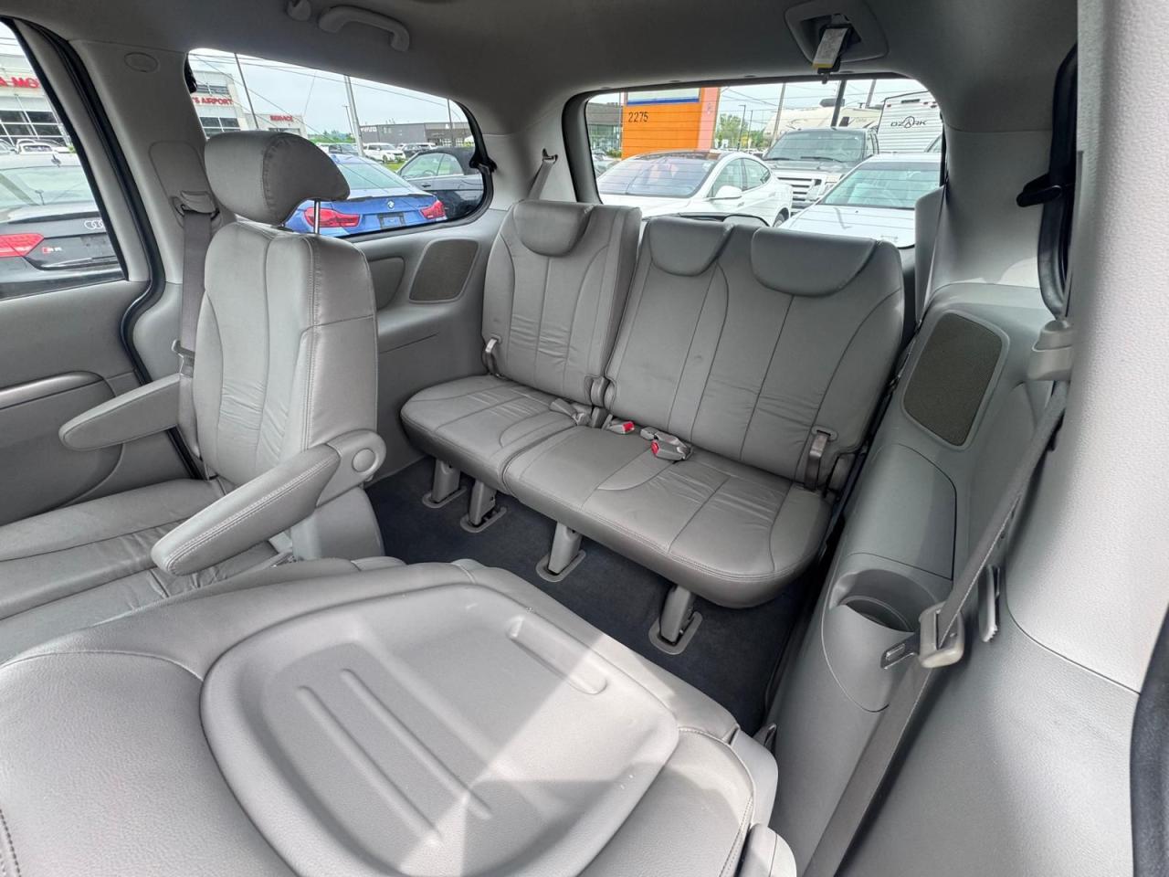 2008 Hyundai Entourage GLS, LEATHER, ALLOYS, DVD, ONLY 71KMS, CERTIFIED - Photo #12