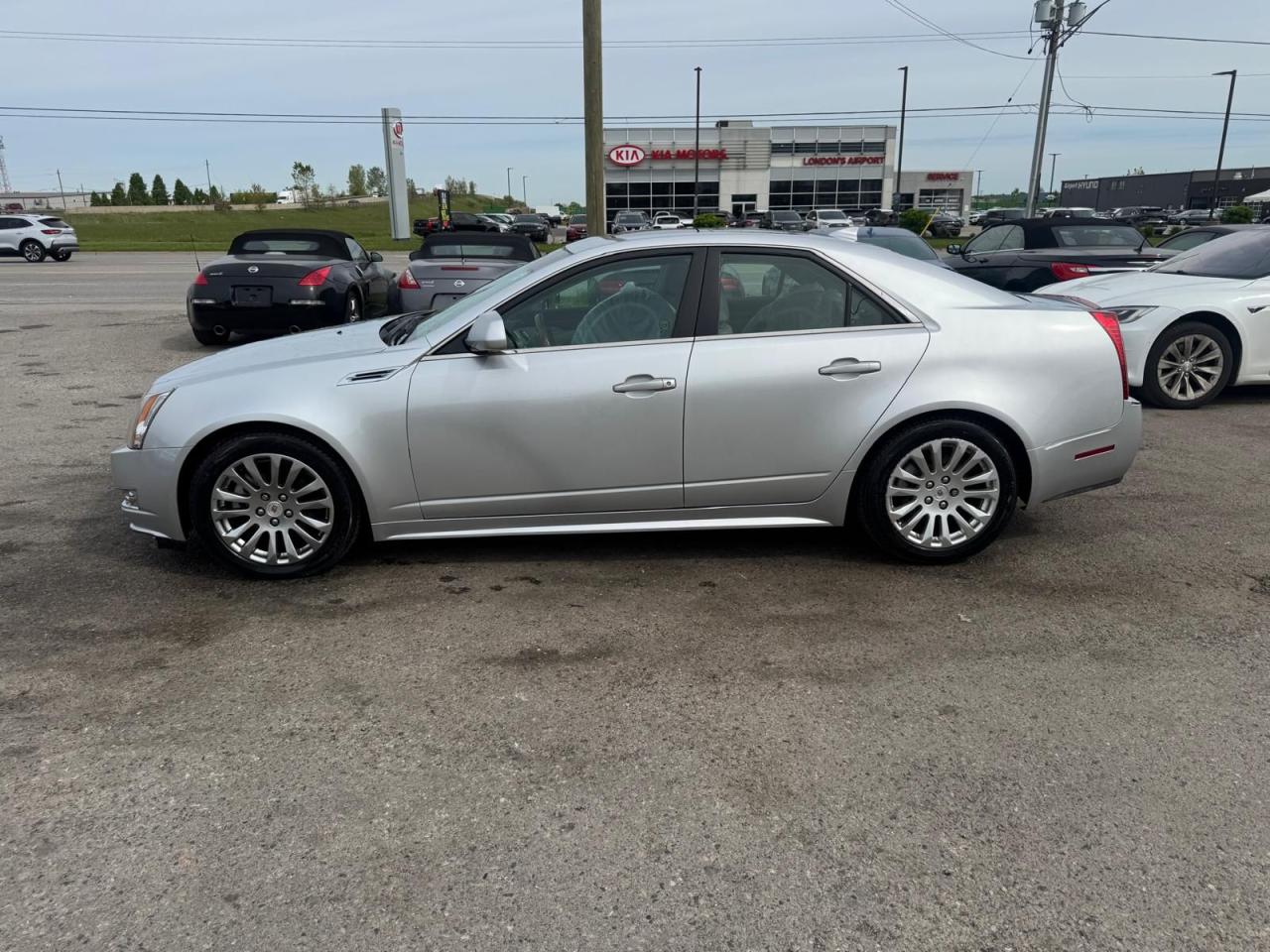 2010 Cadillac CTS AWD, 3.0L V6, ONLY 73,000KMS, VERY CLEAN, CERT - Photo #2