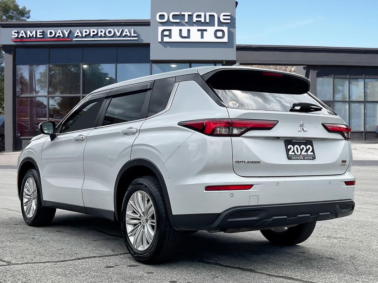 2022 Mitsubishi Outlander ES 4WD - Photo #4