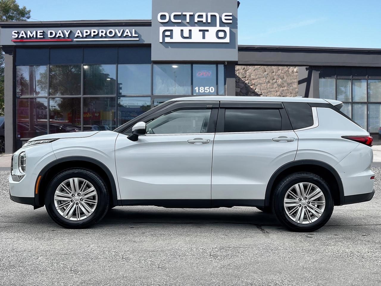 2022 Mitsubishi Outlander ES S-AWC Photo2