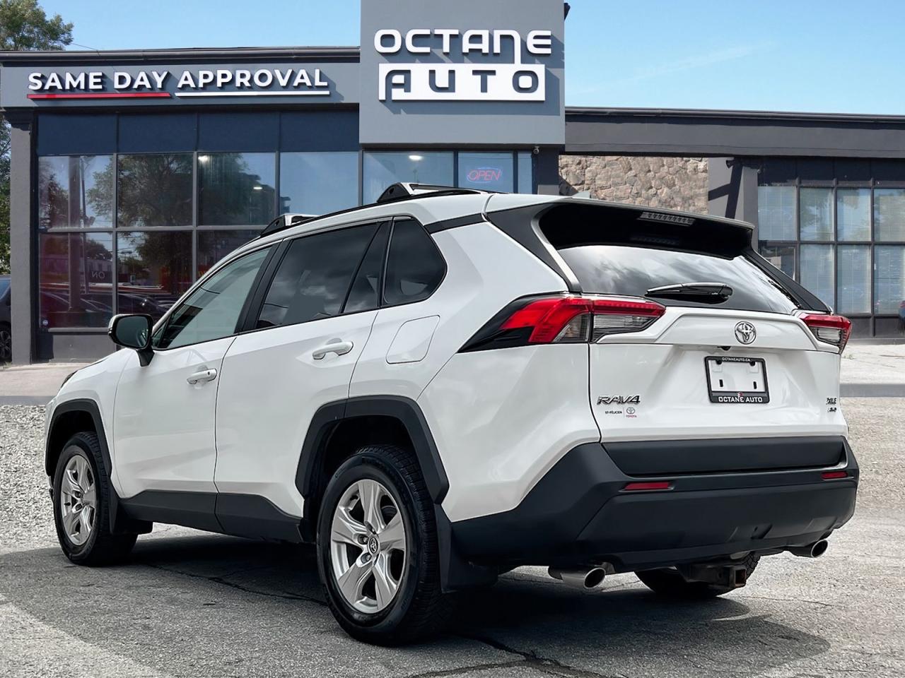 2021 Toyota RAV4 XLE AWD - Photo #4