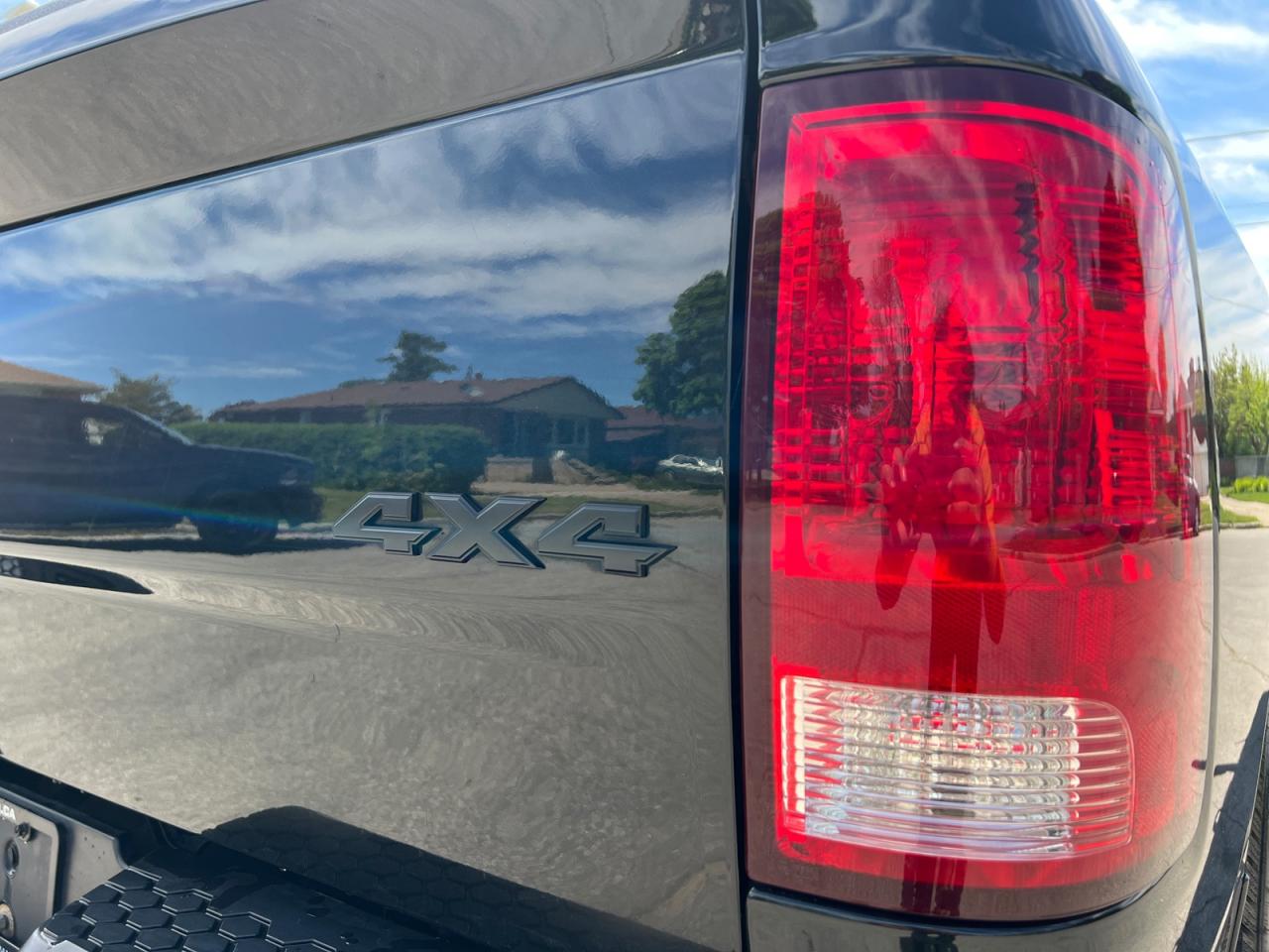 2018 RAM 1500 SLT Crew Cab LWB 4WD - Photo #7