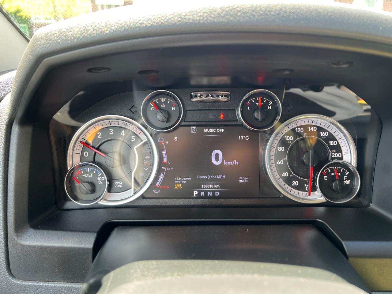2018 RAM 1500 SLT Crew Cab LWB 4WD - Photo #11