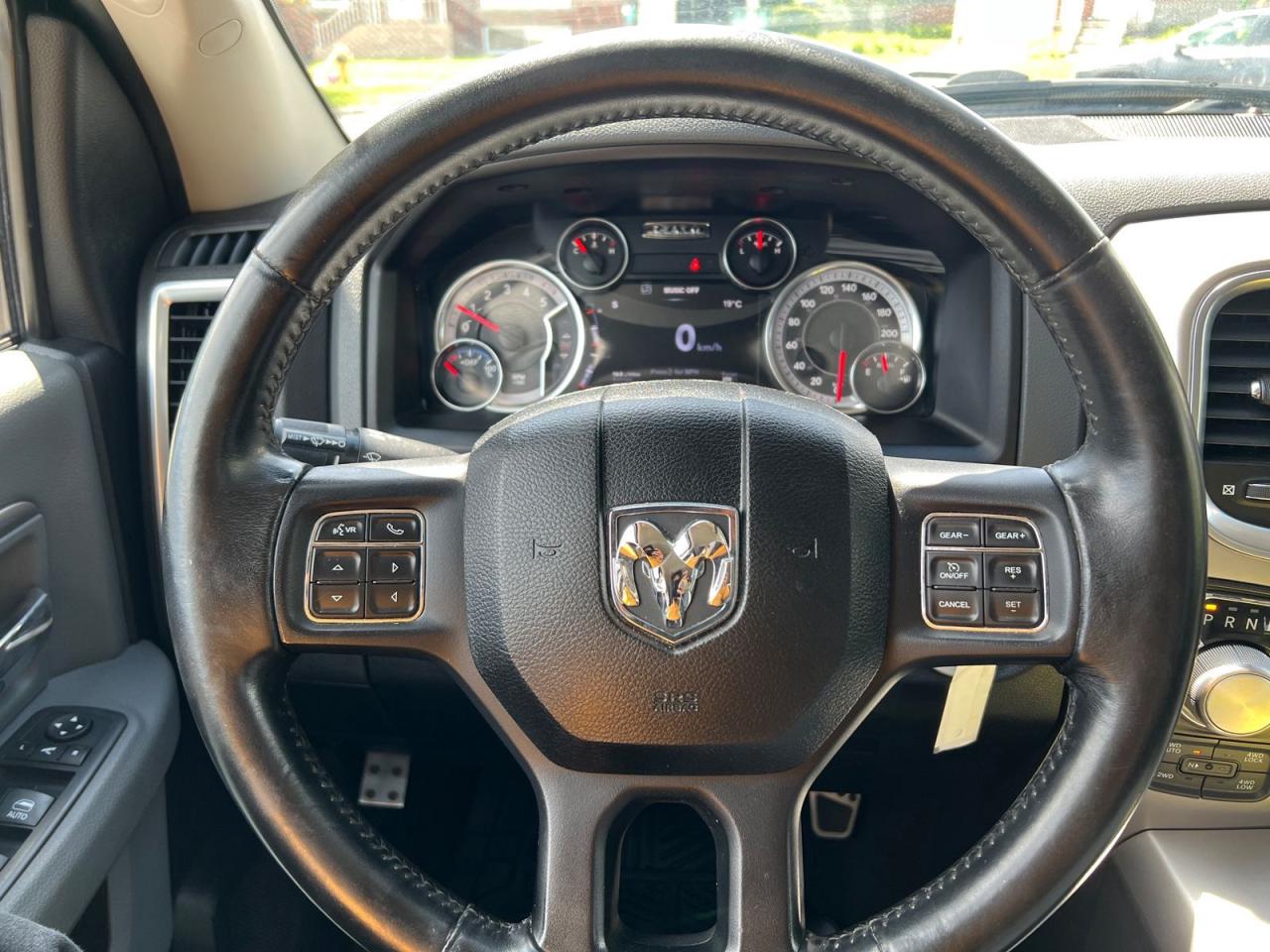 2018 RAM 1500 SLT Crew Cab LWB 4WD - Photo #10