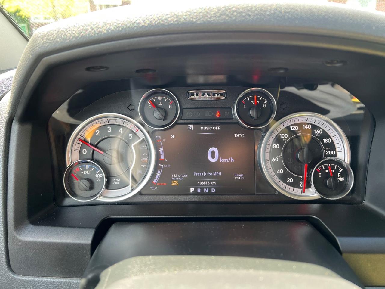 2018 RAM 1500 SLT Crew Cab LWB 4WD - Photo #11