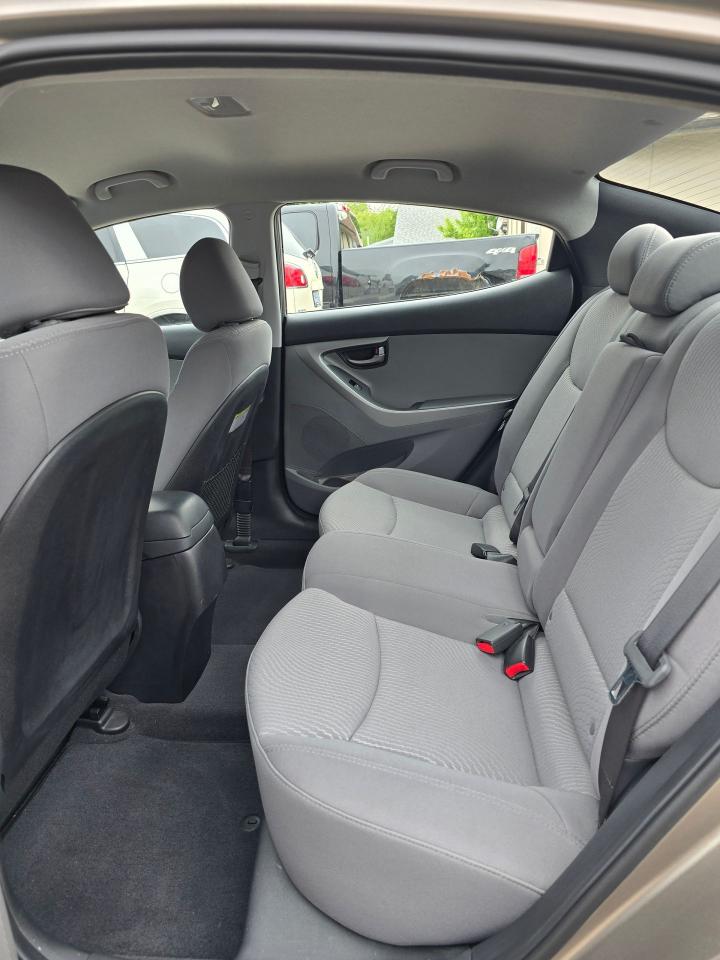 2014 Hyundai Elantra GL - Photo #8