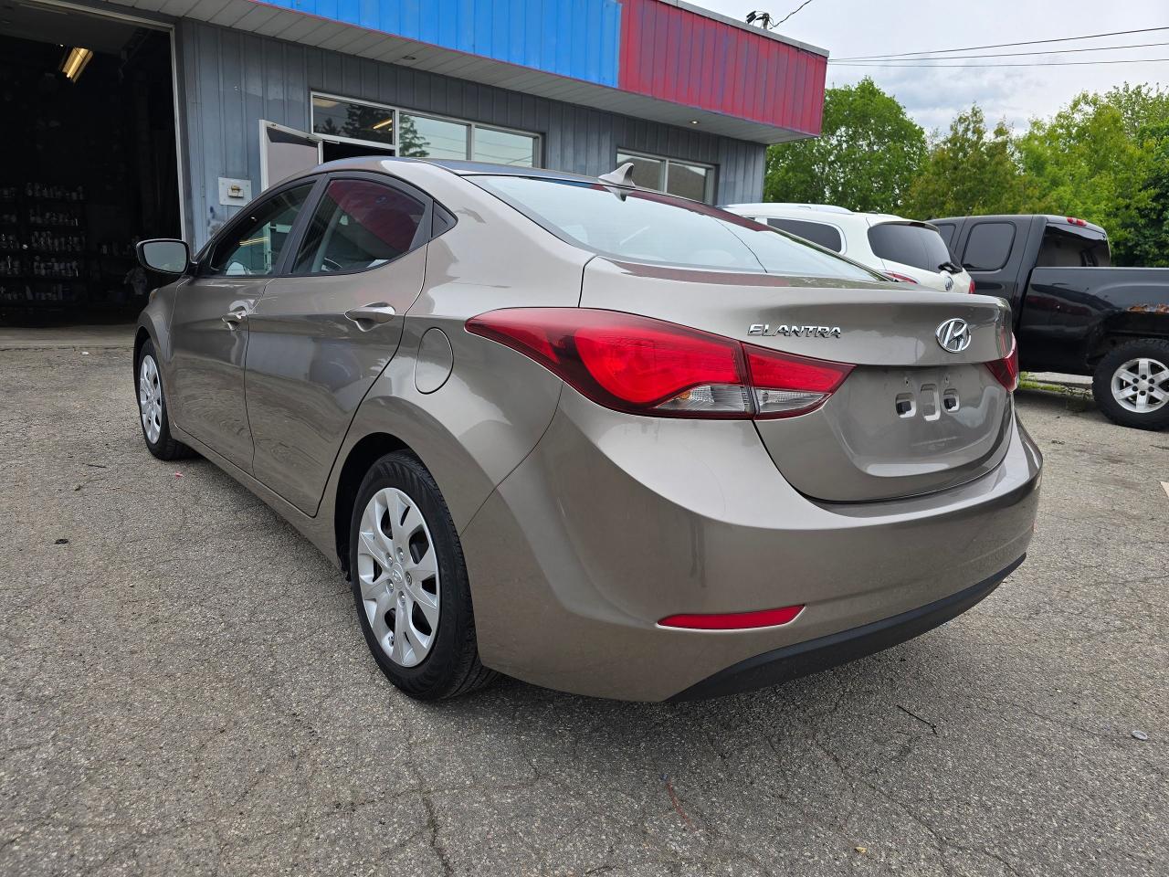 2014 Hyundai Elantra GL - Photo #9