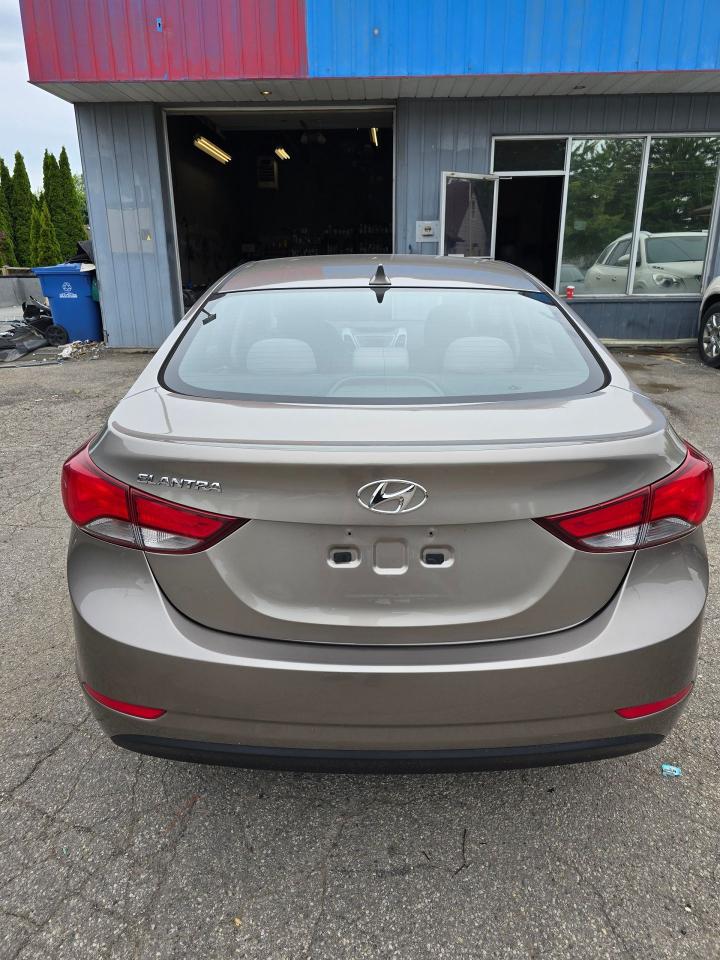 2014 Hyundai Elantra GL - Photo #10