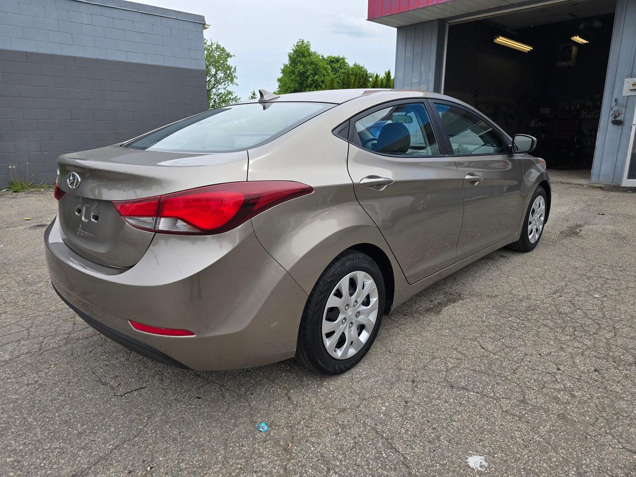 2014 Hyundai Elantra GL - Photo #11
