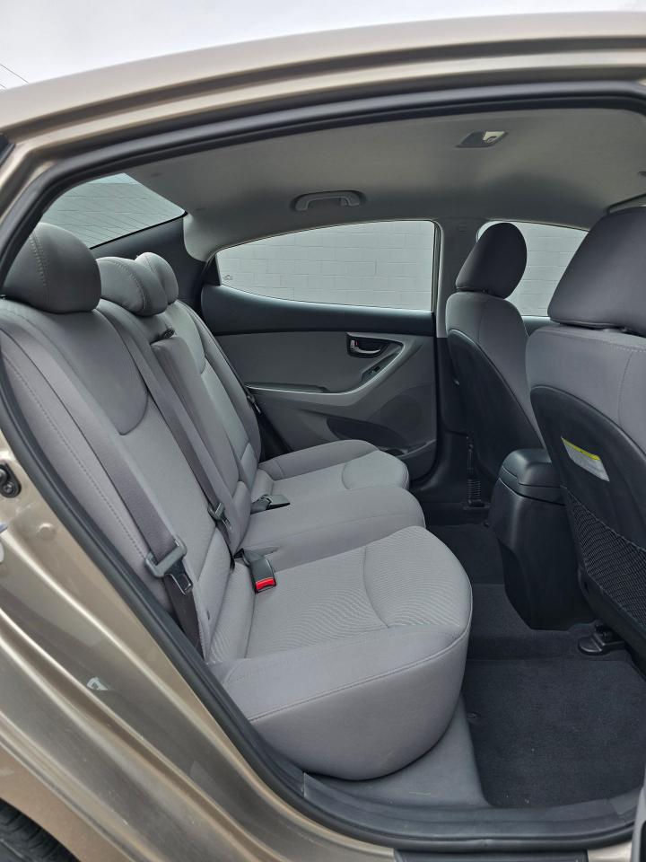 2014 Hyundai Elantra GL - Photo #12