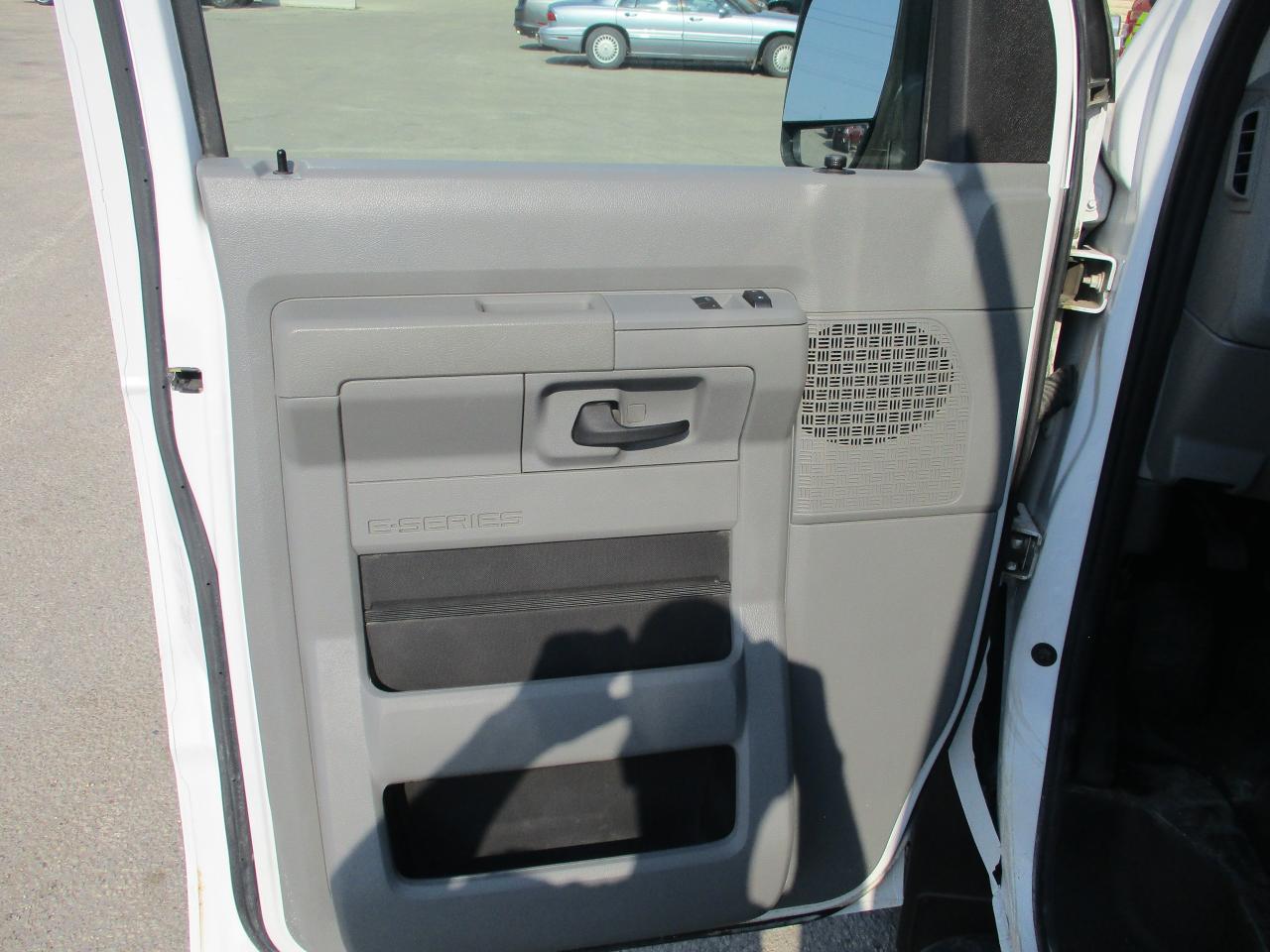 2014 Ford Econoline Commercial - Photo #10