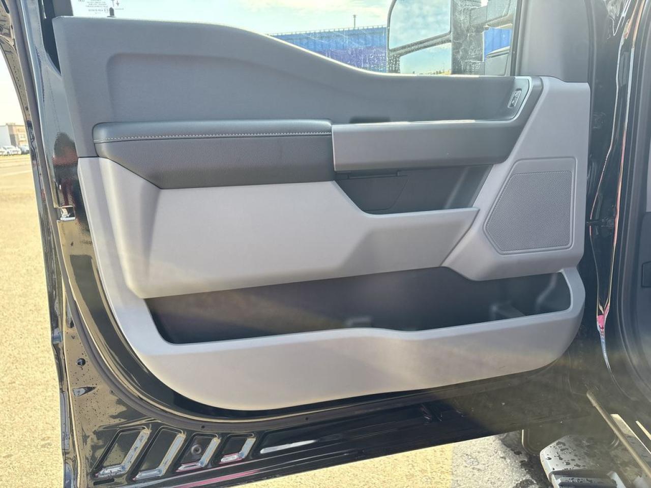 2025 Ford F-350 Super Duty SRW XLT 8' Box 613A Photo3