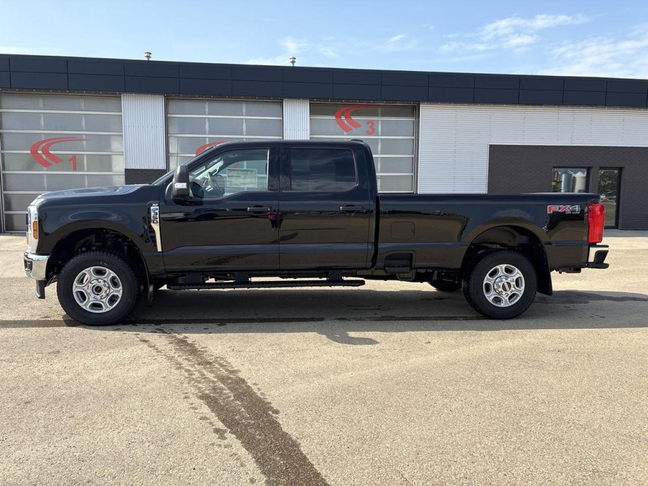 2025 Ford F-350 Super Duty SRW XLT 8' Box 613A Photo5