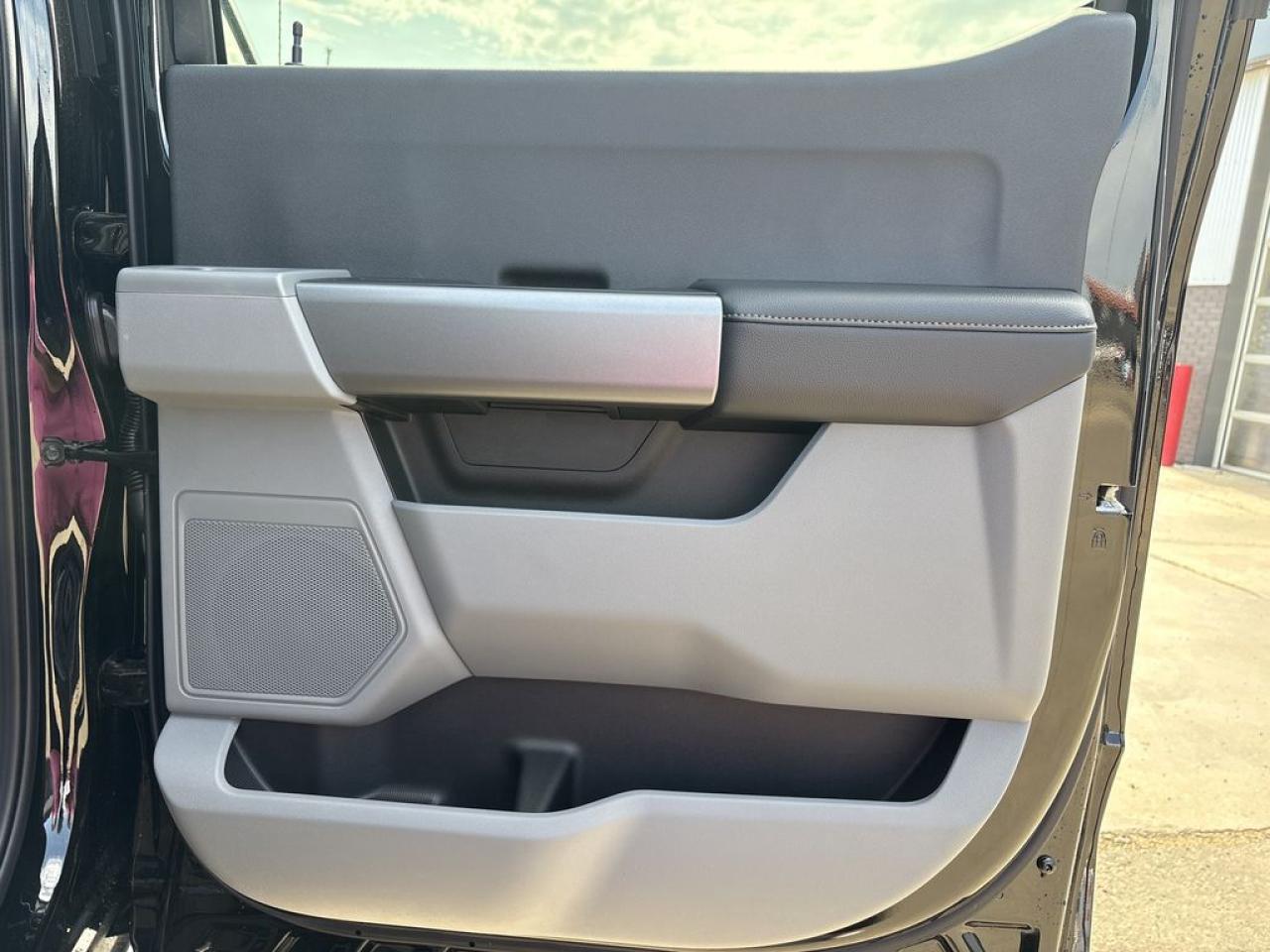 2025 Ford F-350 Super Duty SRW XLT 8' Box 613A Photo5