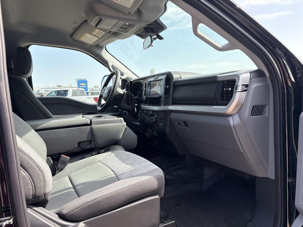 2025 Ford F-350 Super Duty SRW XLT 8' Box 613A Photo5