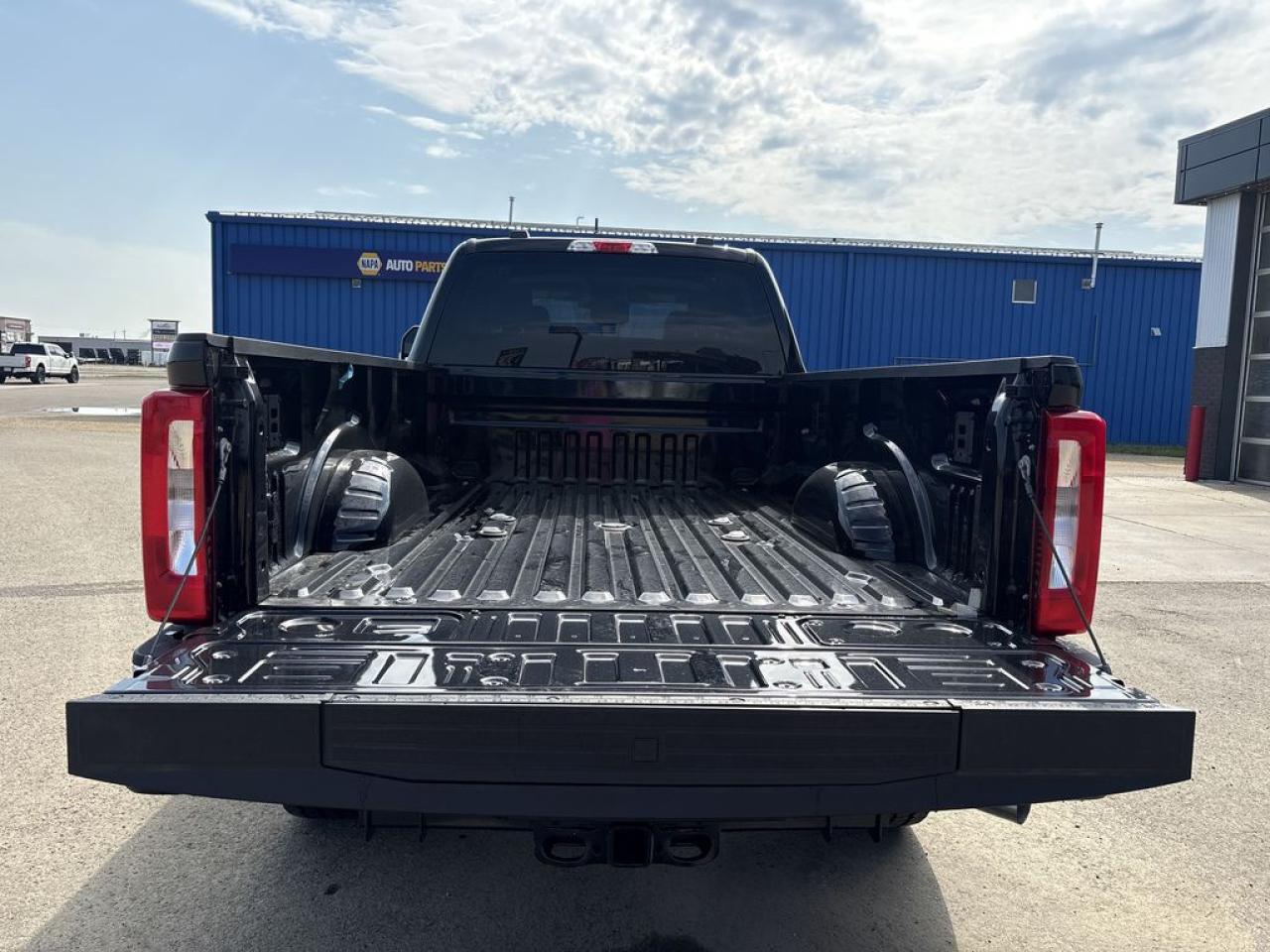 2025 Ford F-350 Super Duty SRW XLT 8' Box 613A Photo5