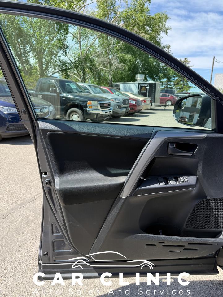 2018 Toyota RAV4 LE - Photo #9