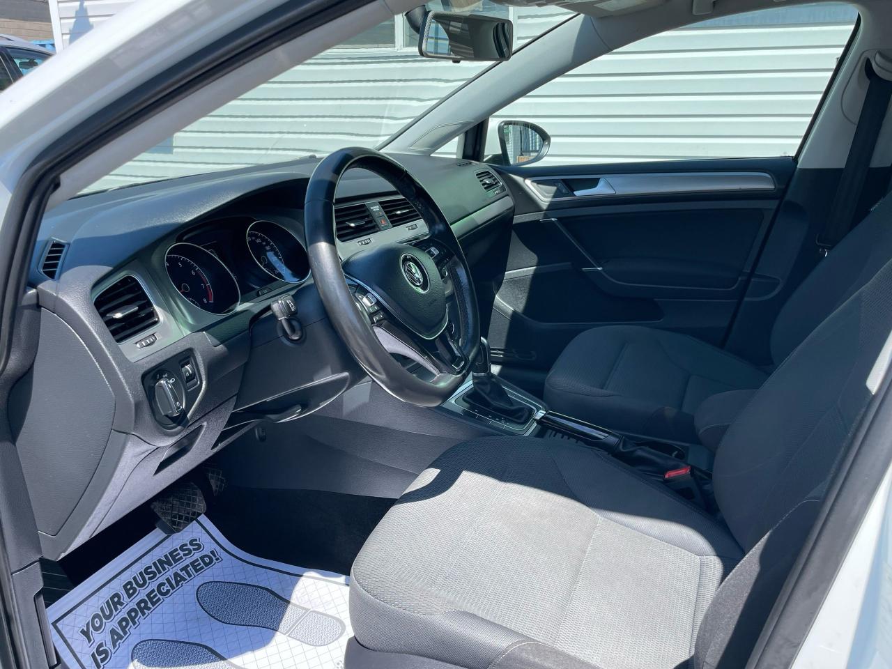 2016 Volkswagen Golf TRENDLINE - Photo #8
