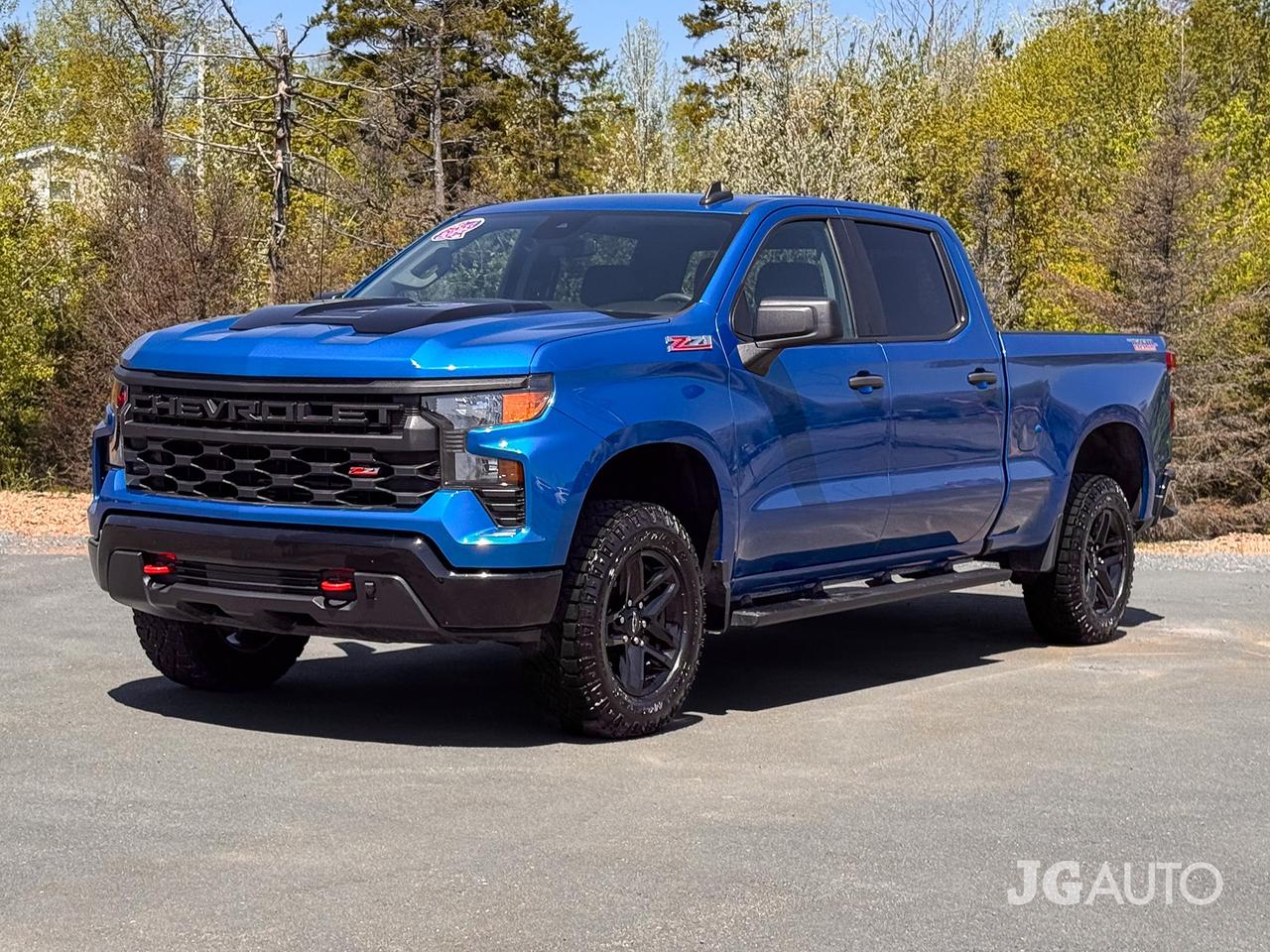 2023 Chevrolet Silverado 1500 4WD Crew Cab 157" Custom Trail Boss