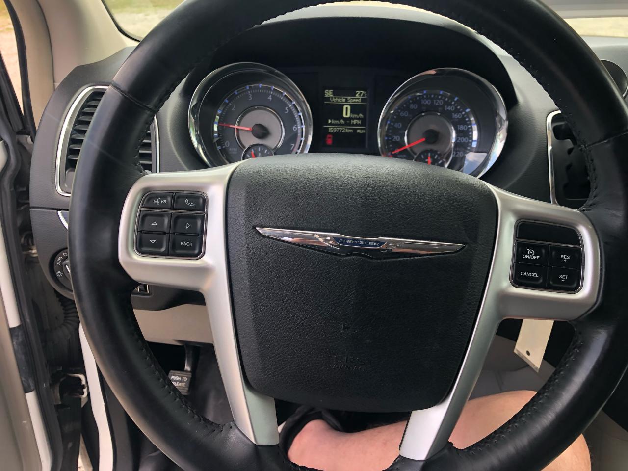 2016 Chrysler Town & Country TOURING - Photo #7