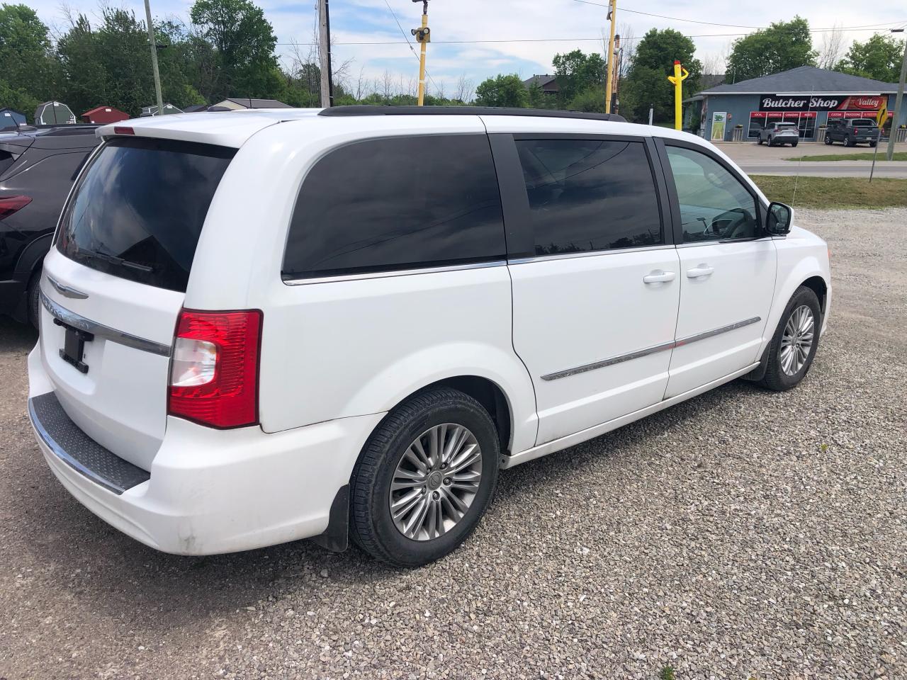 2016 Chrysler Town & Country TOURING - Photo #3
