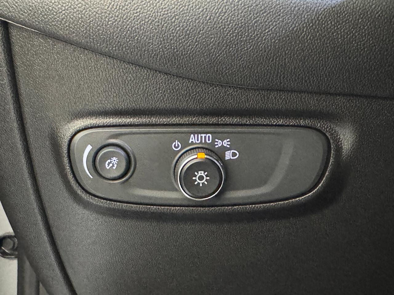2022 Chevrolet Equinox LS+New Brakes+Camera+Collision Alert+CLEAN CARFAX Photo118