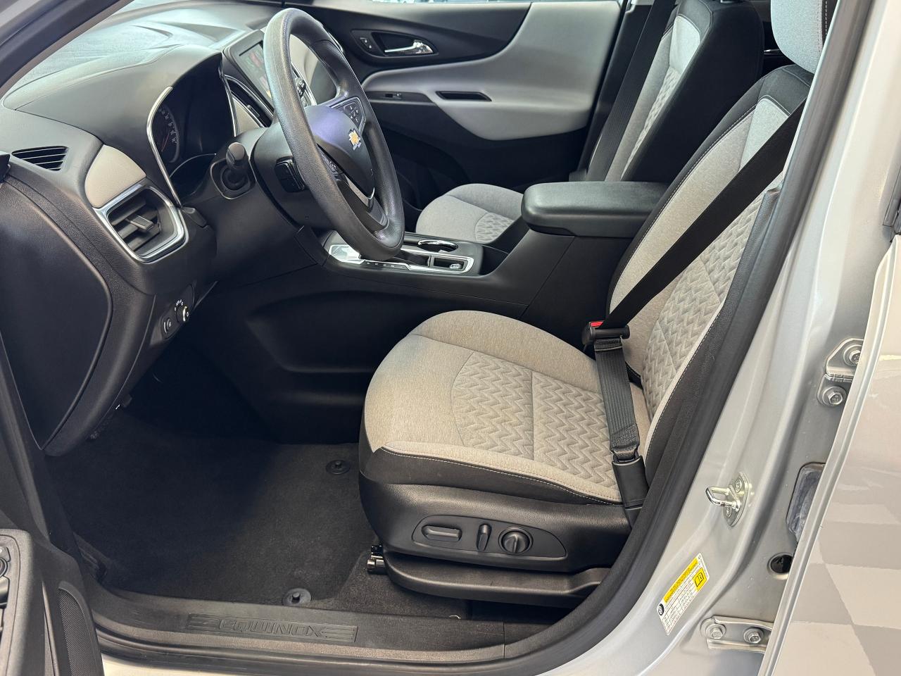 2022 Chevrolet Equinox LS+New Brakes+Camera+Collision Alert+CLEAN CARFAX Photo22