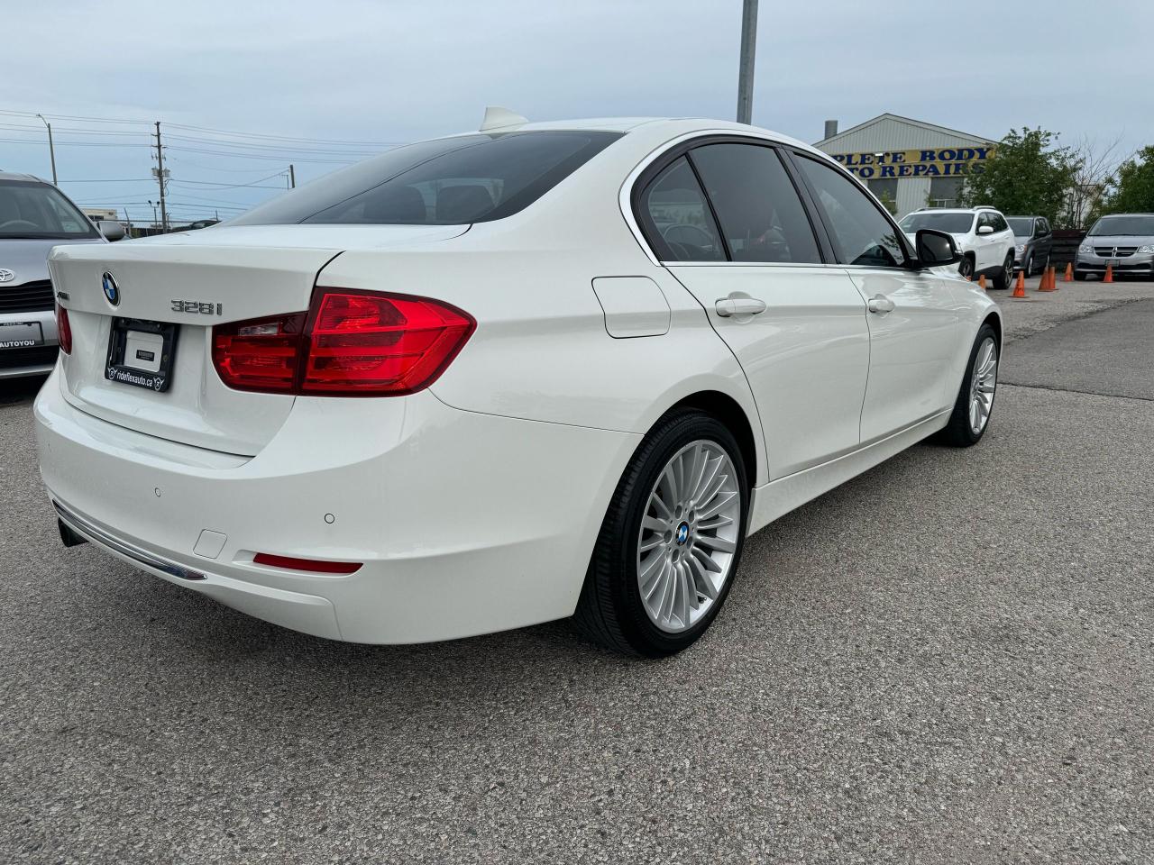 2015 BMW 3 Series 328i xDrive Photo4
