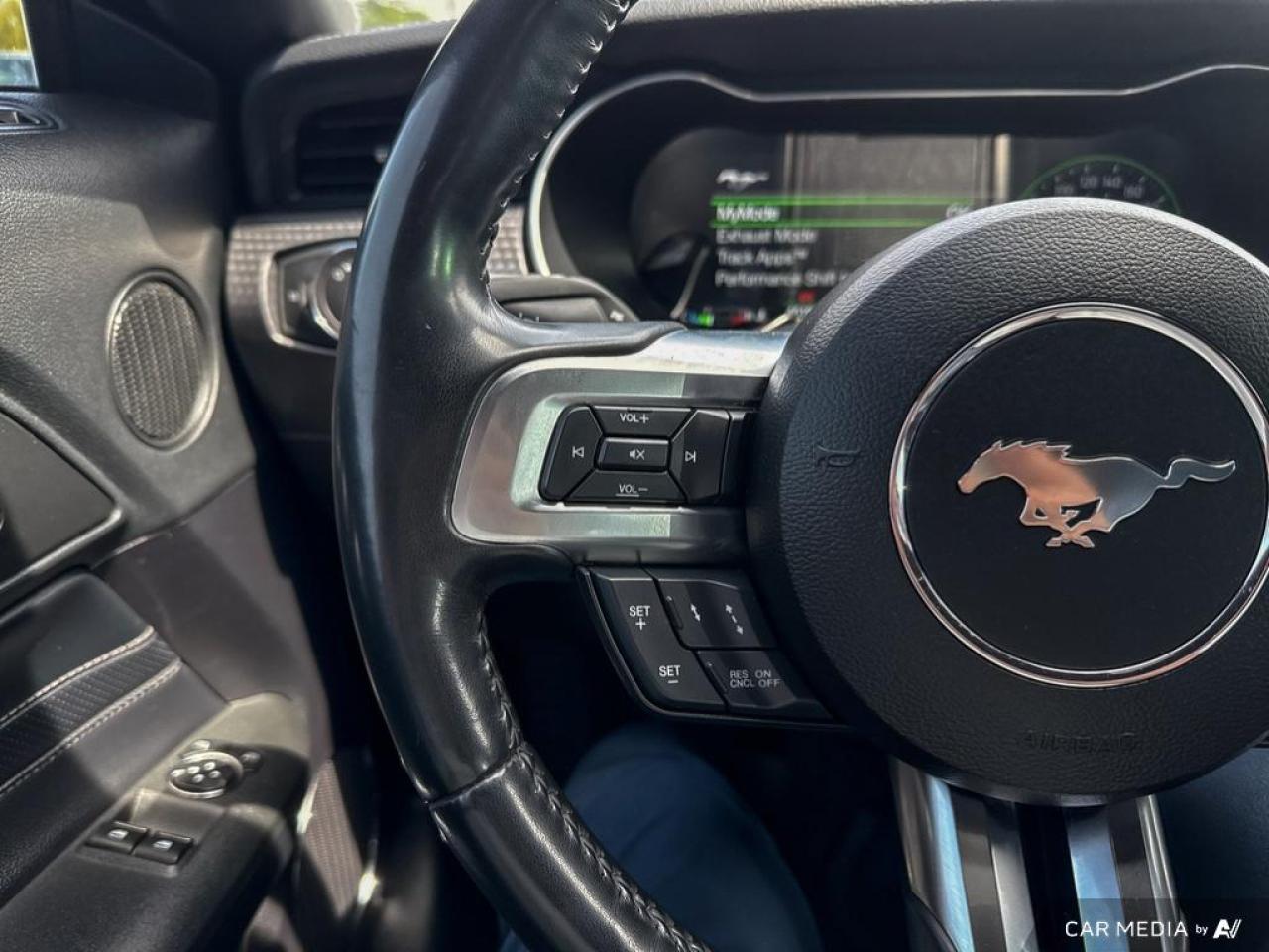 2019 Ford Mustang GT PREMIUM FASTBACK / NO ACCIDENTS / LEATHER / NAV - Photo #18